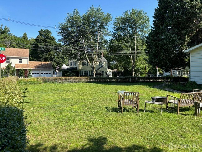 Building Photo - 296 Riva Ave