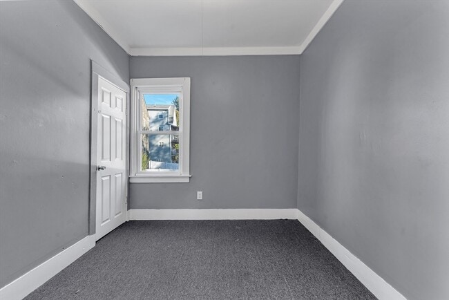 Building Photo - 13R Plain St