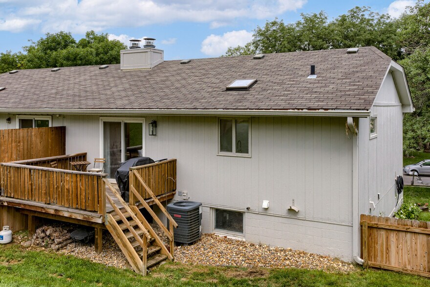 Building Photo - 16551 Dorcas St