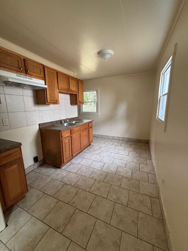 Building Photo - AFFORDABLE 2BR SINGLE FAMILY HOME, HARD SURFACE FLOORS, STAIR LESS, SIDE DRIVE, GARAGE
