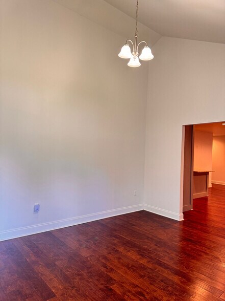 Building Photo - 4452 Elderwood Dr