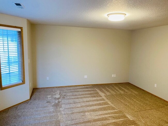 Building Photo - Nicely Updated Large Home w/ Pool!