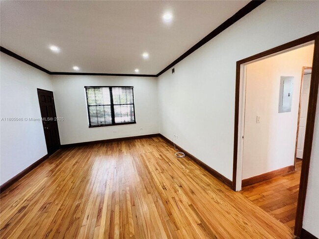 Building Photo - 1470 Lincoln Terrace