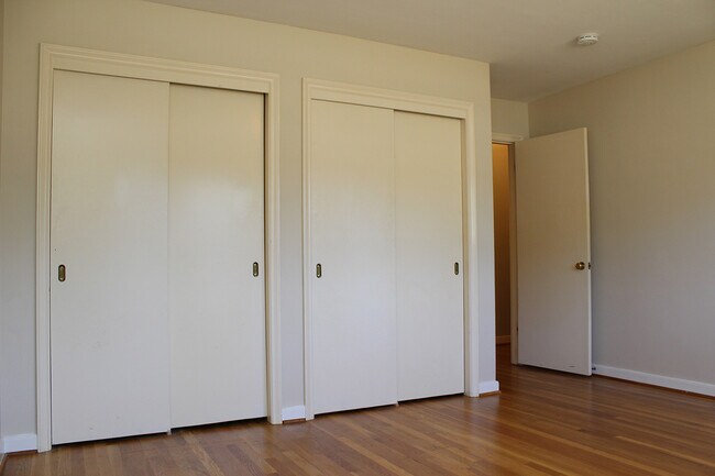 Building Photo - 8025-8027 SW Northvale Wy