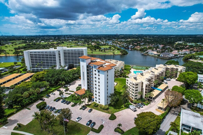 Building Photo - 370 Golfview Rd