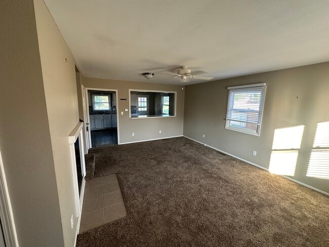 Building Photo - 202 S Westview Ter