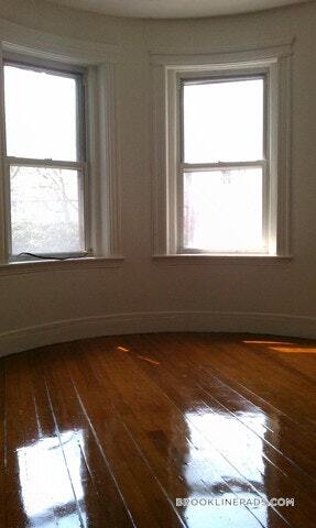 Building Photo - 1905 Beacon St