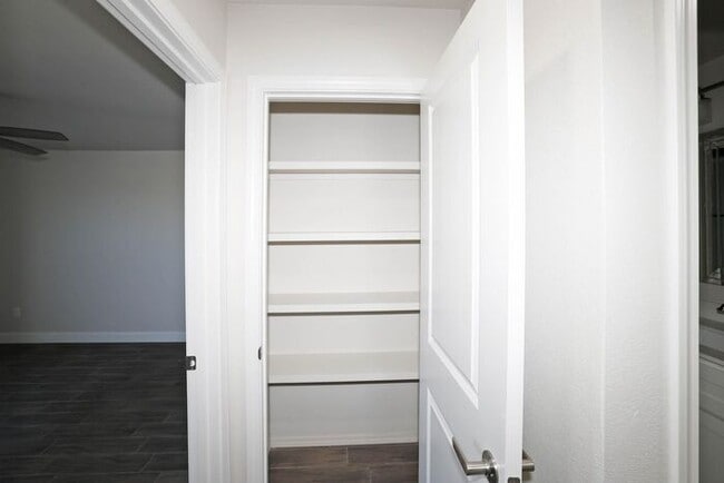 Building Photo - 7628 Woodford Ave