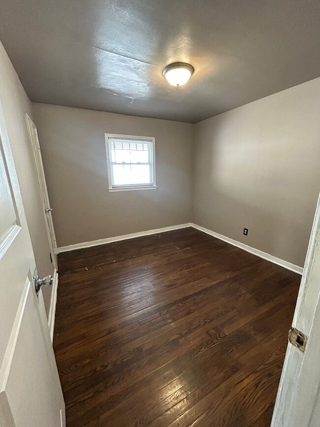 Building Photo - COZY HOME LOCATED CLOSE TO EVERYTHING!