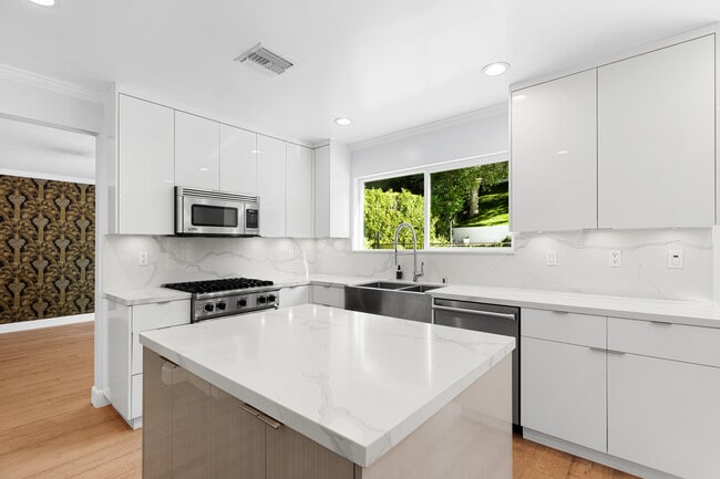 Building Photo - 3156 Dona Emilia Dr