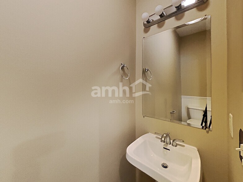 Building Photo - 1602 Solitude Ct