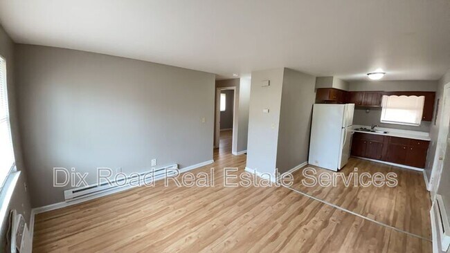 Building Photo - 1708 W Riverview Ave