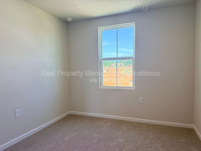 Building Photo - 372 Grand Silo Rd