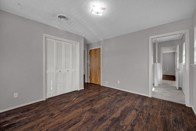 Building Photo - 3407 Janet Dr