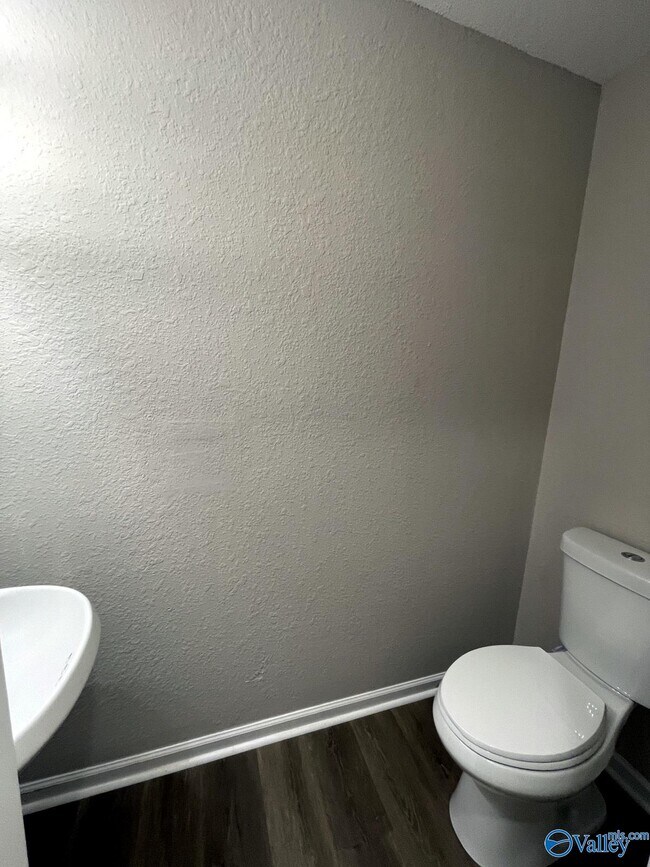 Building Photo - 228 Whitestone Dr NE