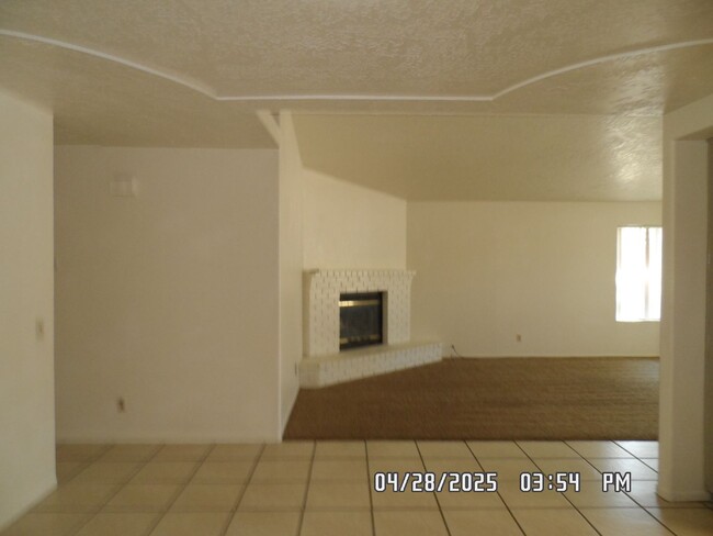 Building Photo - 3 Bedrooms, 2 Bathroom, Large Fully Fenced...