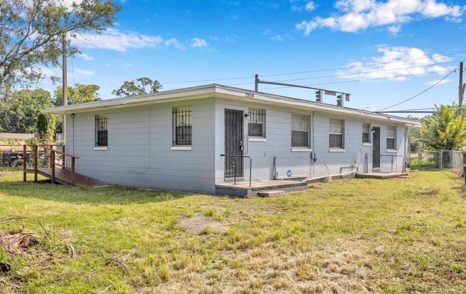 Primary Photo - 2920 Moncrief Rd