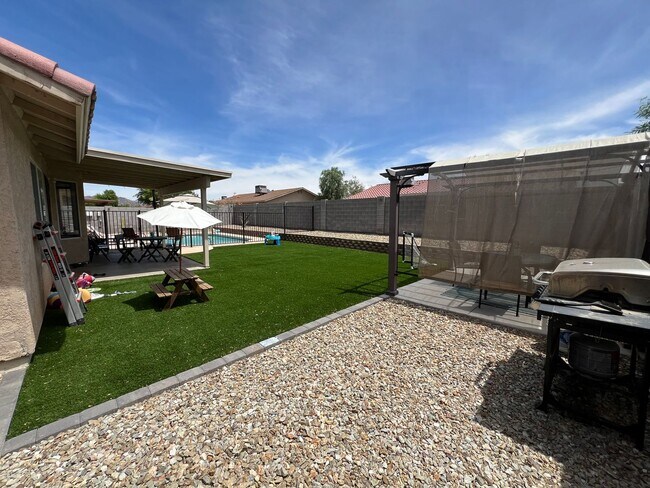 Building Photo - SOLAR & POOL HOME!