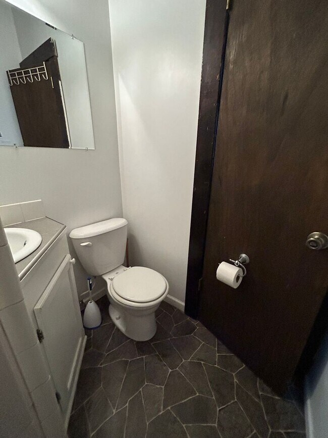 Building Photo - One Bedroom Apartment on La Crosse Northside