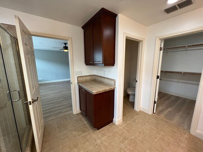 Building Photo - Desirable and Spacious 5-Bedroom Home in Empire Ranch!