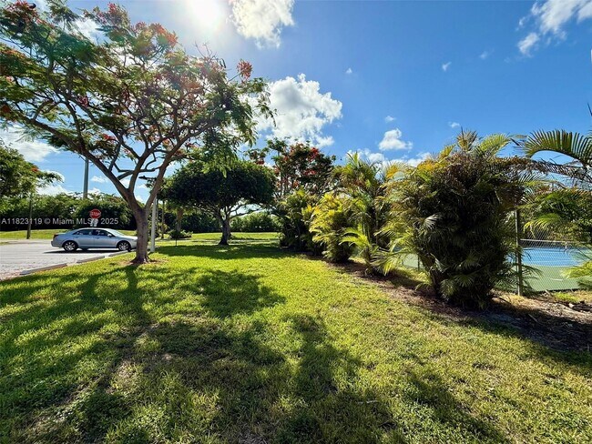 Building Photo - 8522 SW 103rd Ave