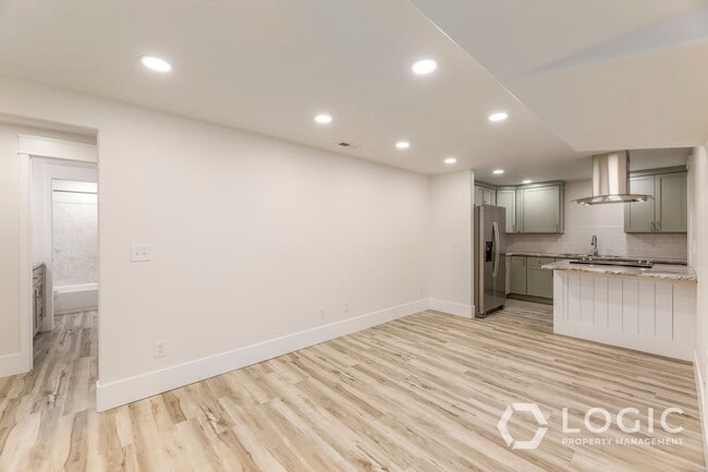 Building Photo - Brand New Basement Apartment With Private ...