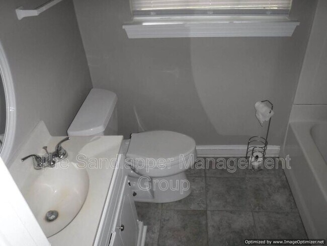 Building Photo - 1126 Mt Batten Dr