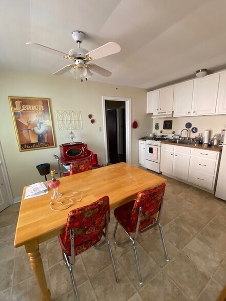 Eat-in Kitchen - 250 Lincoln Ave