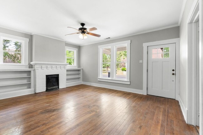 Building Photo - 107 S Mulberry St