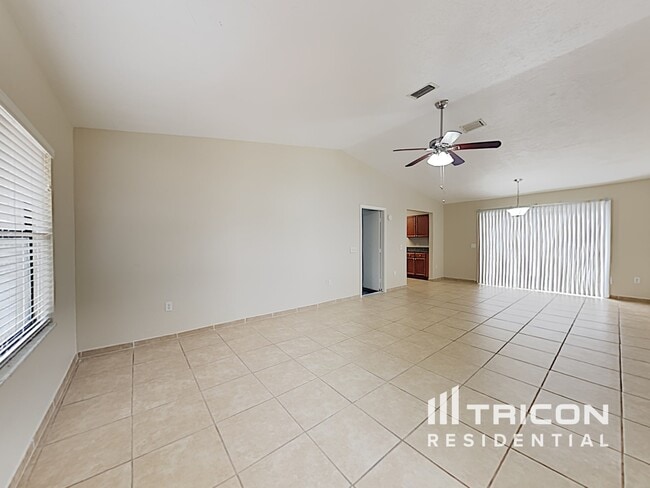Building Photo - 900 Watt Cir