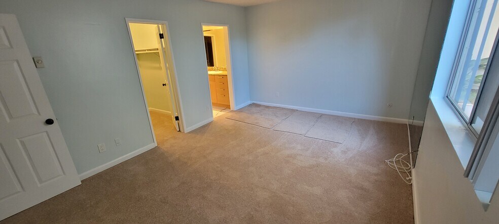 Main Bedroom - 5974 Buckingham Pky