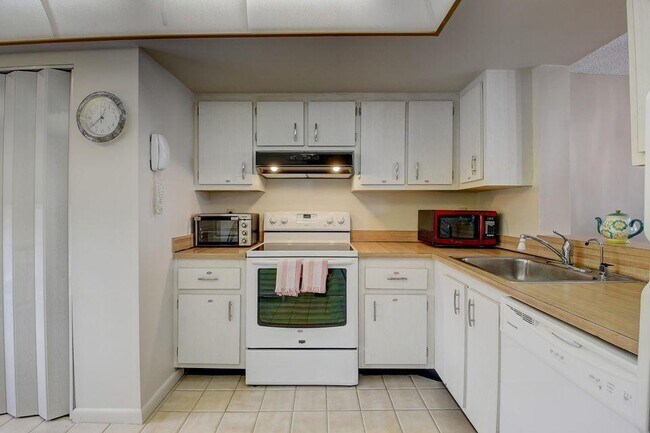 Building Photo - 14671 Bonaire Blvd