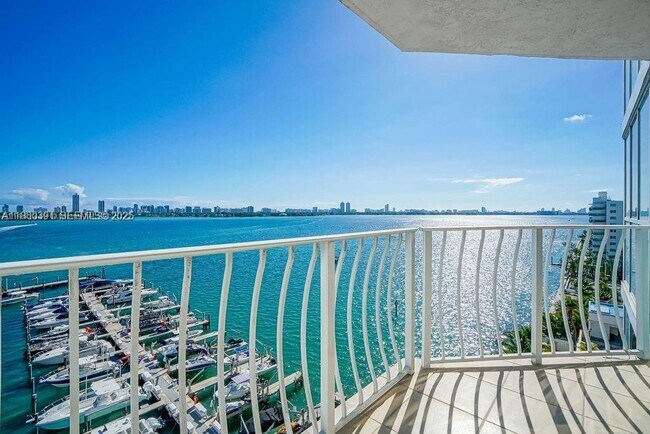 Building Photo - 7601 E Treasure Dr