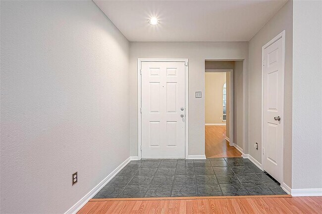 Building Photo - 6419 New World Dr