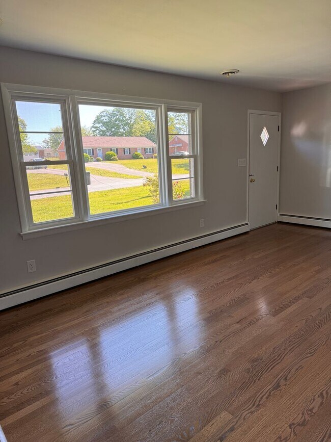 Building Photo - 104 Tanzalon Dr