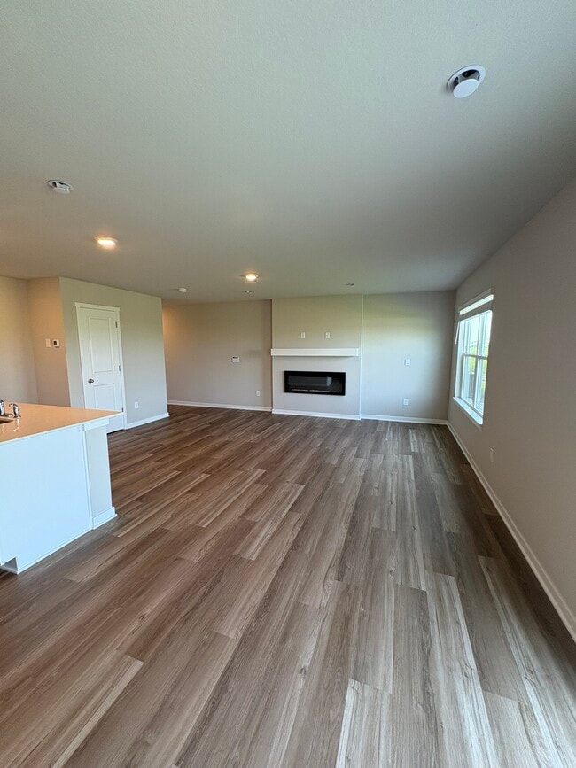 Building Photo - 1069 Daisy Ln