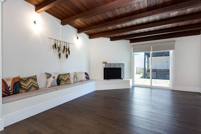 Building Photo - Contemporary Birdland Residence