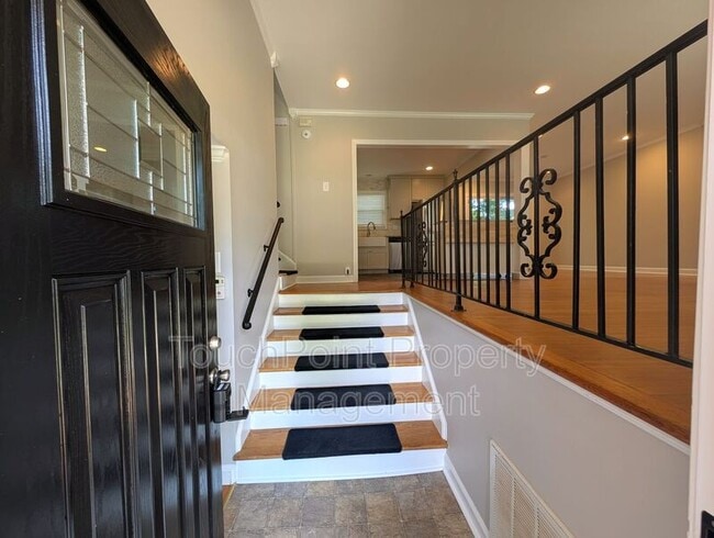 Building Photo - 6724 Sunview Dr