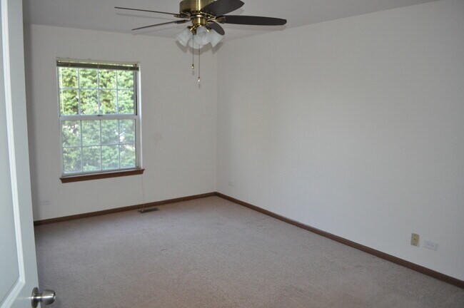 Building Photo - 15 Whispering Dr