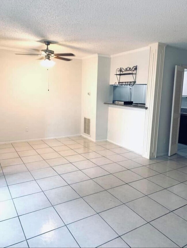 Building Photo - 6410 Del Monte Dr