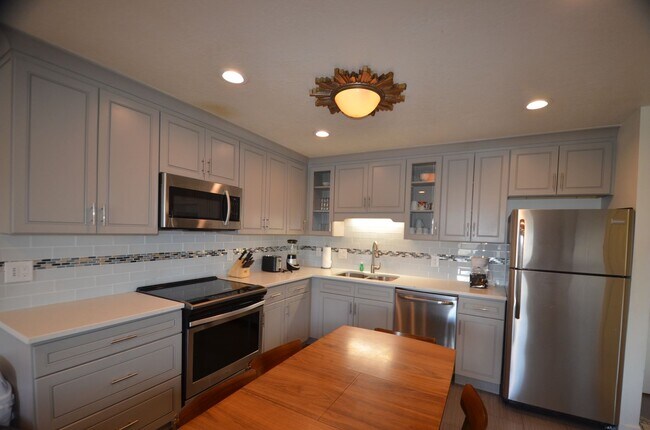 Building Photo - Move in special! Long Term! Furnished! Bus Route! Heat included! Pets negotiable!