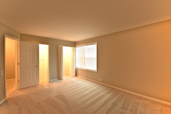 Building Photo - 1625 College Green Dr