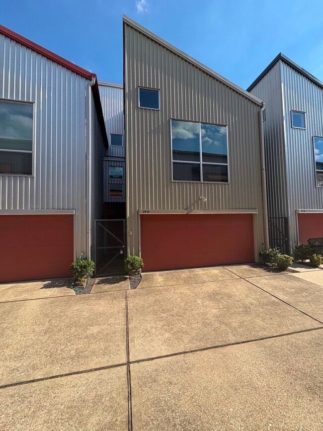 Building Photo - 2918 Commerce St