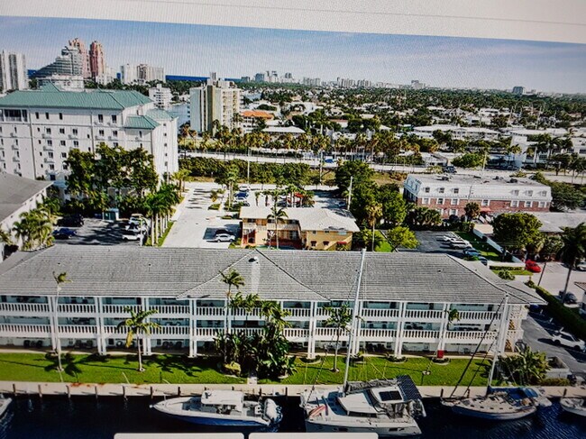 Building Photo - 2881 NE 32nd St