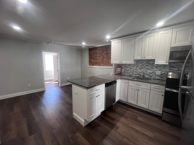 Building Photo - 315 Meridian St