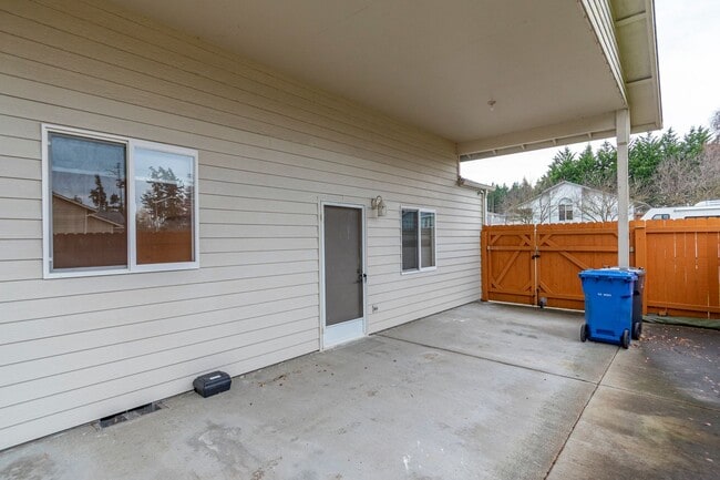 Building Photo - 3 Bedroom 2 Bathroom Home Near Fort Nugent Park!