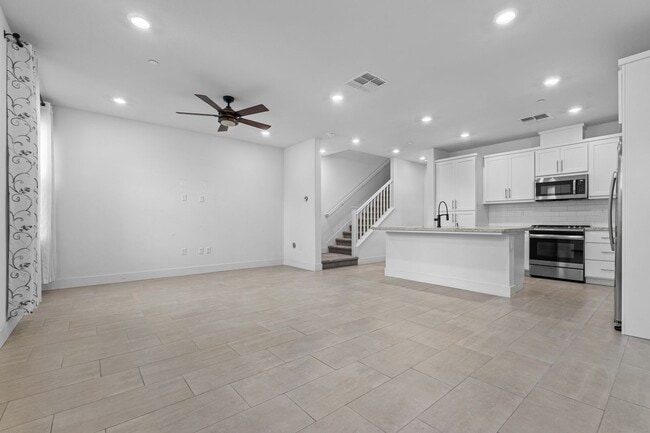 Building Photo - Modern 3 Bedroom 2 Bath Downtown Livermore