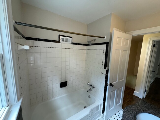 Building Photo - Beautifully Remodeled 4-Bedroom Home with ...