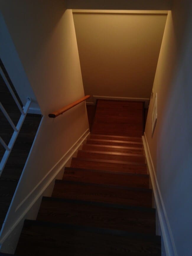 Building Photo - 3 BEDROOM REMODELED UNIT!