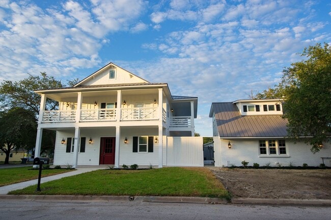 Building Photo - 701 Hereford St